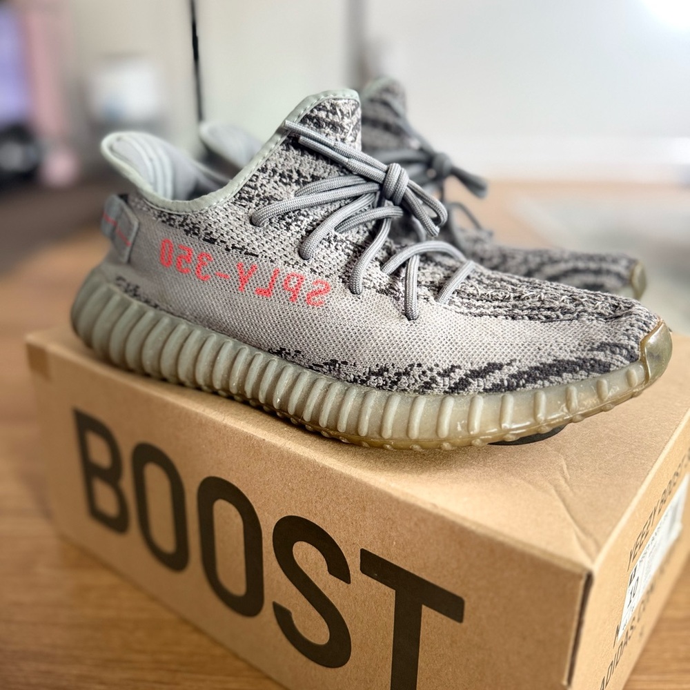adidas Yeezy Boost 350 V2
Beluga 2.0
